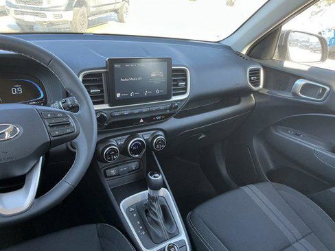 New 2025 Hyundai Venue SEL image 7