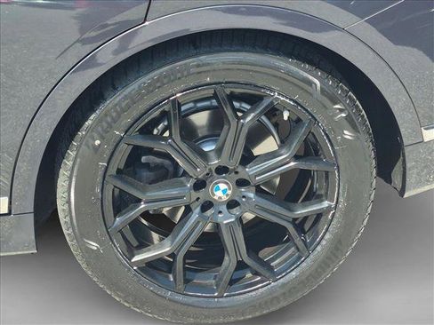 Used 2022 BMW X7 xDrive40i w/ Premium Package AWD/4WD image 21