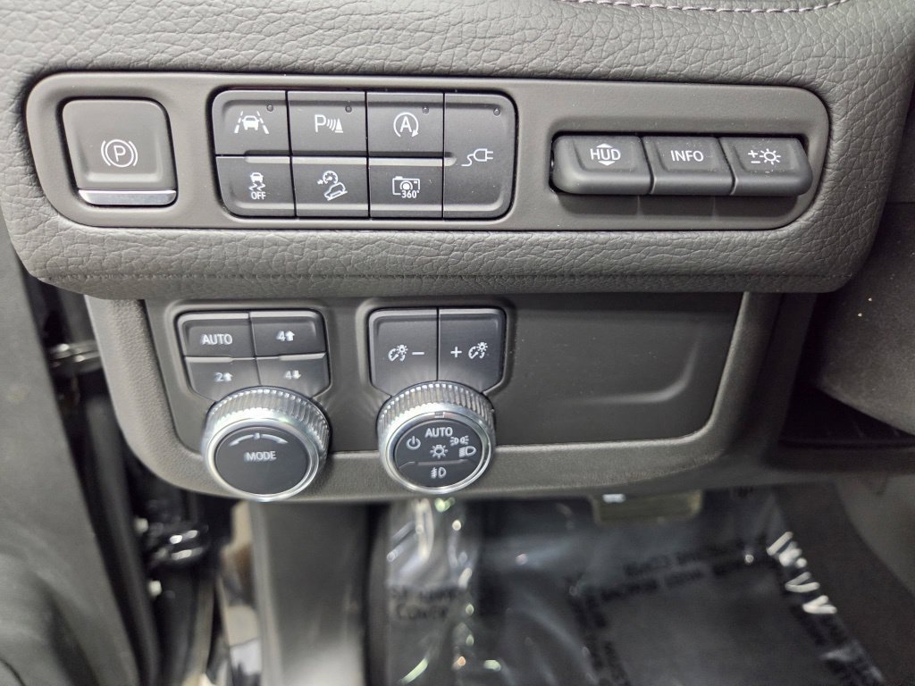 Used 2022 GMC Yukon XL Denali AWD/4WD image 30
