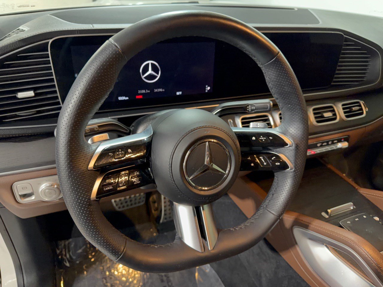 Used 2024 Mercedes-Benz GLS 450 4MATIC image 10