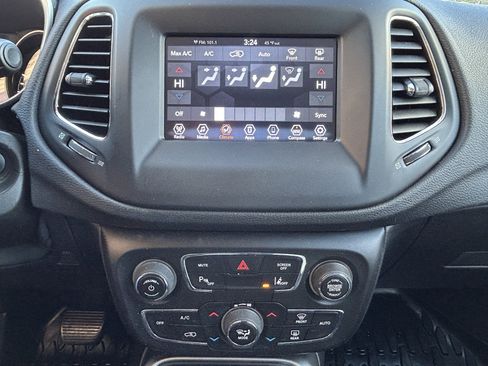 Used 2020 Jeep Compass Latitude AWD/4WD image 19