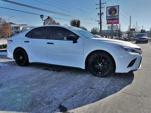 Used 2020 Toyota Camry SE image 5