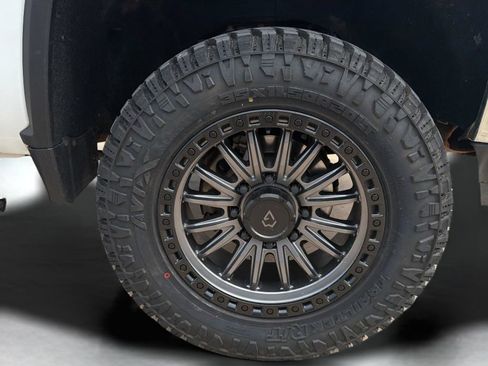 Used 2023 Chevrolet Silverado 2500 LT w/ Convenience Package AWD/4WD image 9