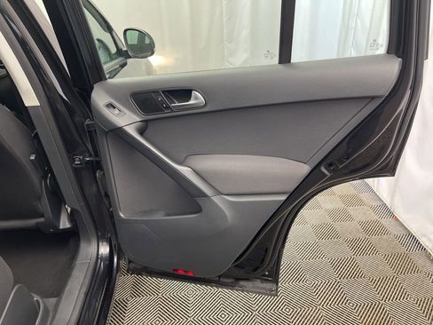 Used 2014 Volkswagen Tiguan S image 30