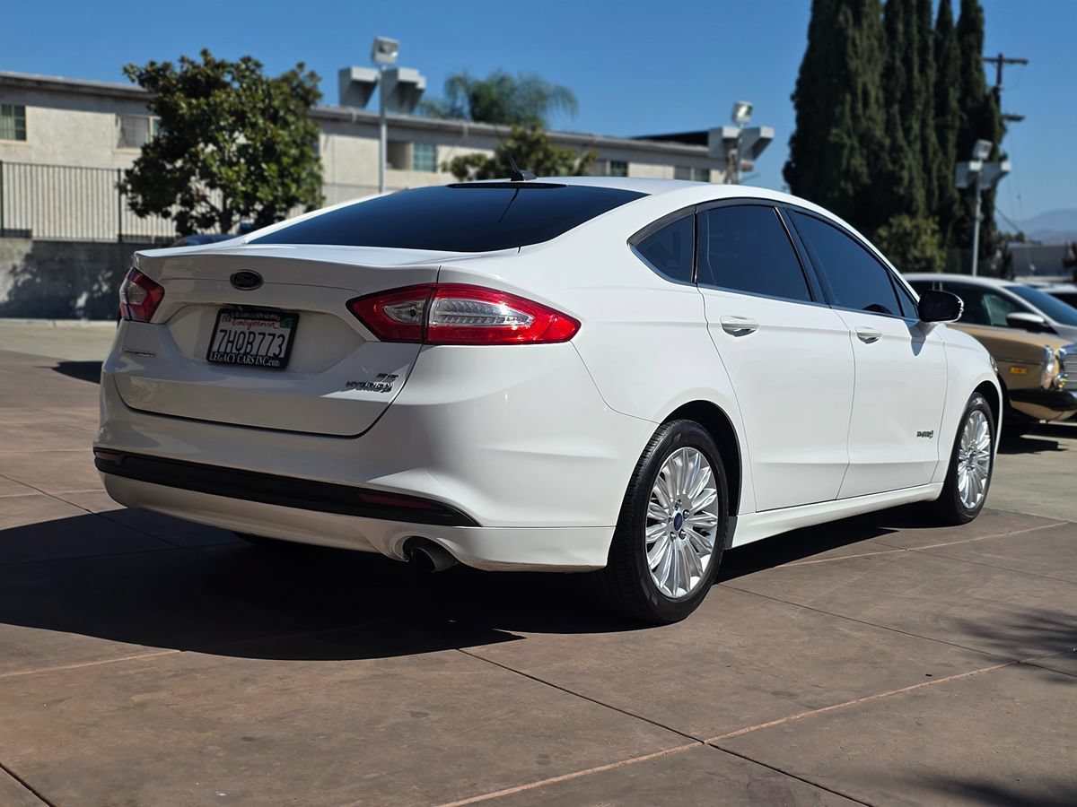 Used 2015 Ford Fusion SE FWD image 13