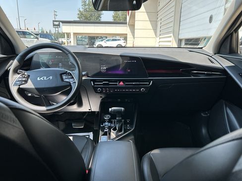 Certified 2025 Kia Niro EX FWD image 17