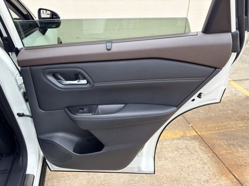 Used 2023 Nissan Rogue SL w/ SL Premium Package FWD image 43