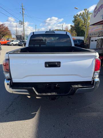Used 2017 Toyota Tacoma TRD Off-Road w/ Tow Package (A/T) AWD/4WD image 3