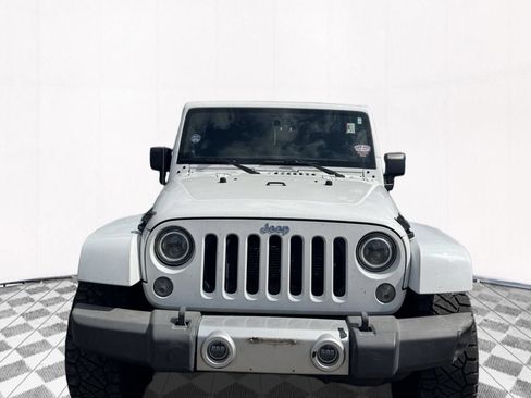 Used 2013 Jeep Wrangler Unlimited Sahara w/ Connectivity Group AWD/4WD image 2