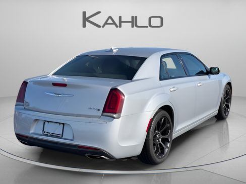 Used 2020 Chrysler 300 S RWD image 4