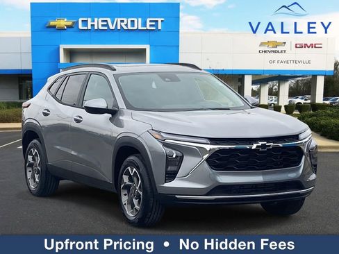 New 2026 Chevrolet Trax LT w/ Sunroof Package FWD image 1