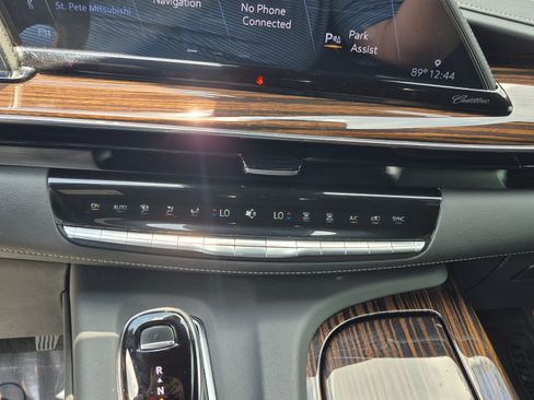 Used 2023 Cadillac Escalade ESV Premium Luxury AWD/4WD image 27