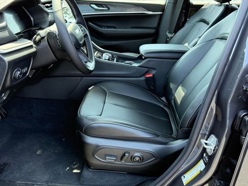 New 2025 Jeep Grand Cherokee L Limited w/ Black Appearance Package image 13