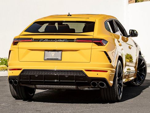 Used 2021 Lamborghini Urus AWD/4WD image 6