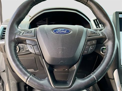 Used 2022 Ford Edge Titanium image 11