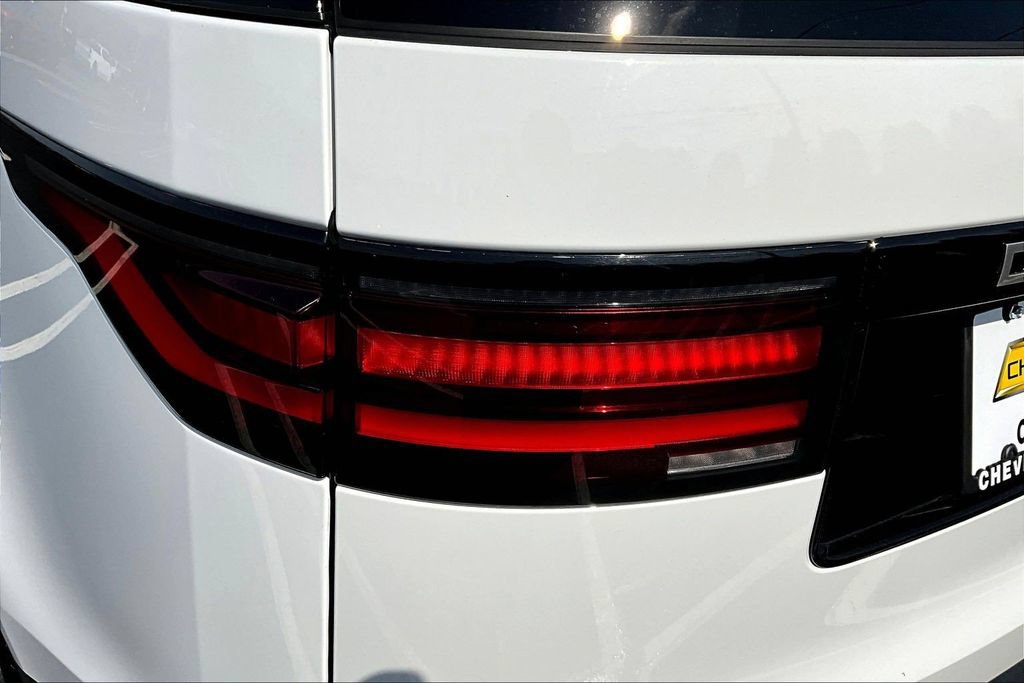 Used 2024 Land Rover Discovery S AWD/4WD image 23