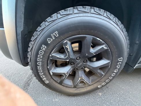 Used 2016 Jeep Cherokee Trailhawk image 6