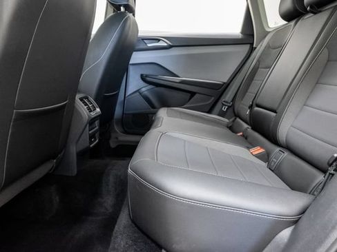 Used 2022 Volkswagen Taos SE w/ Panoramic Sunroof Package FWD image 29
