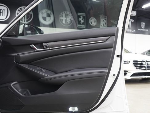 Used 2021 Honda Accord Touring image 22