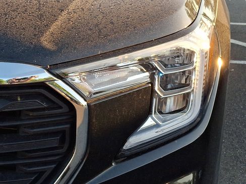 Used 2022 GMC Terrain SLE w/ Driver Convenience Package FWD image 9