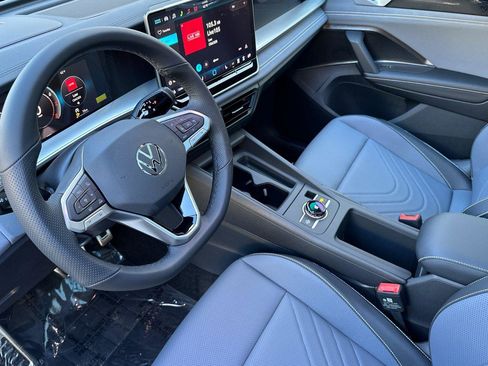 New 2026 Volkswagen Tiguan SE R-Line image 9