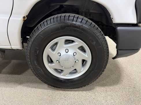 Used 2014 Ford E-250 and Econoline 250 Extended w/ Power Group image 45