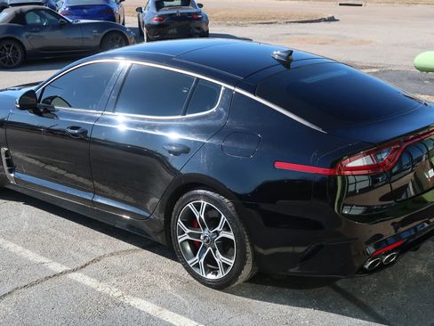 Used 2018 Kia Stinger GT2 image 12