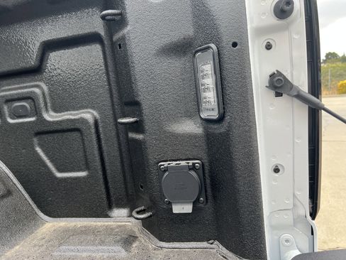 New 2026 GMC Sierra 1500 SLE w/ Preferred Package image 12