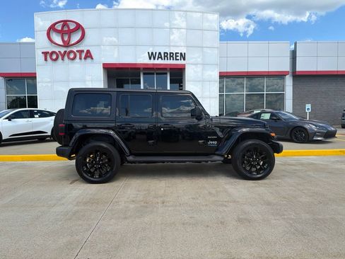 Used 2021 Jeep Wrangler Unlimited Sahara w/ Cold Weather Group AWD/4WD image 10