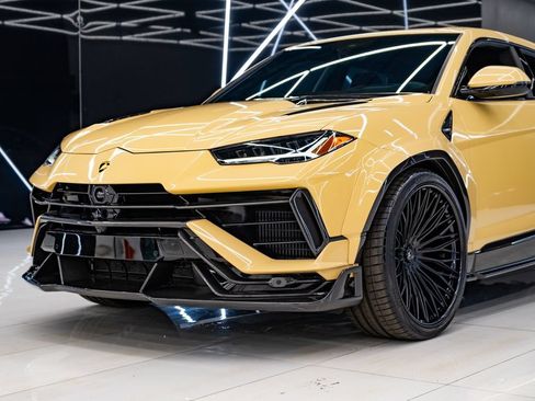 Used 2023 Lamborghini Urus Performante AWD/4WD image 3