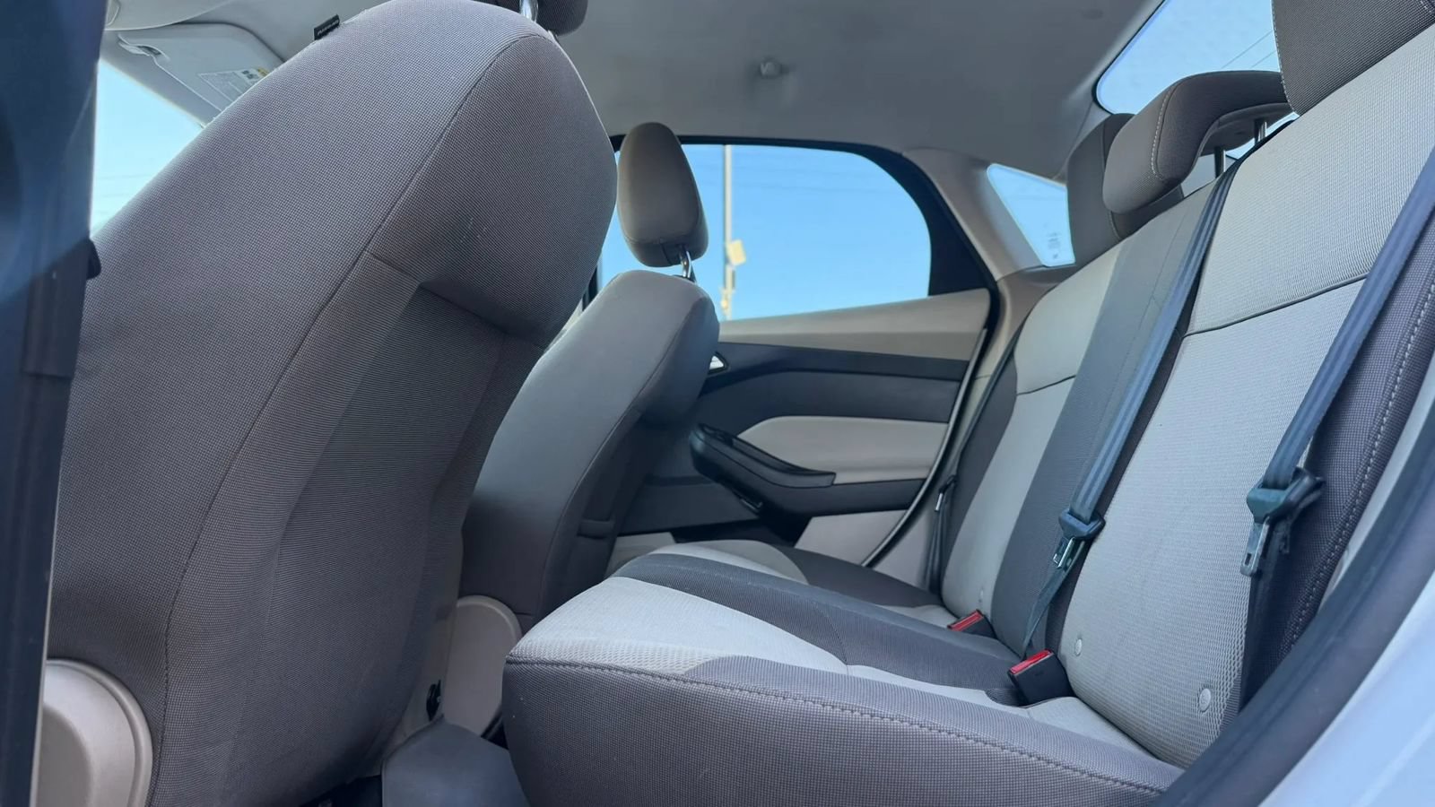 Used 2012 Ford Focus SE FWD image 11