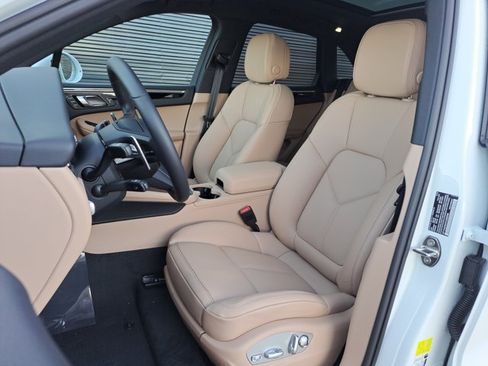 Used 2026 Porsche Macan AWD/4WD image 5