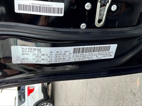 Used 2019 Jeep Cherokee Limited image 35