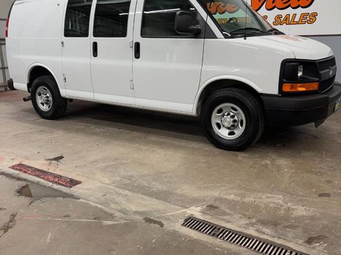 Used 2015 Chevrolet Express 2500 image 1