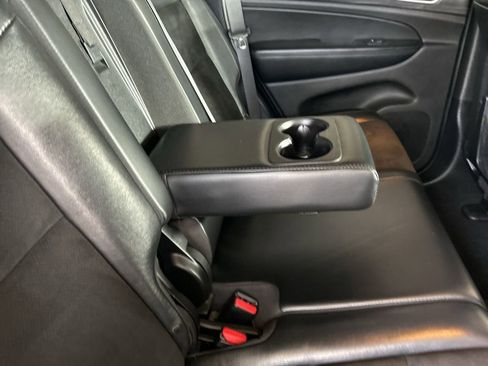 Used 2019 Jeep Grand Cherokee Altitude AWD/4WD image 32