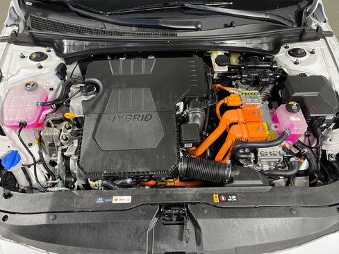 Used 2025 Hyundai Elantra Limited FWD image 9