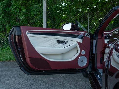 Used 2025 Bentley Continental GT Speed image 17