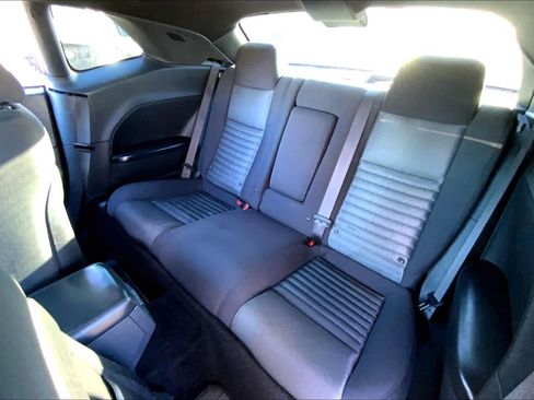 Used 2014 Dodge Challenger SXT image 15