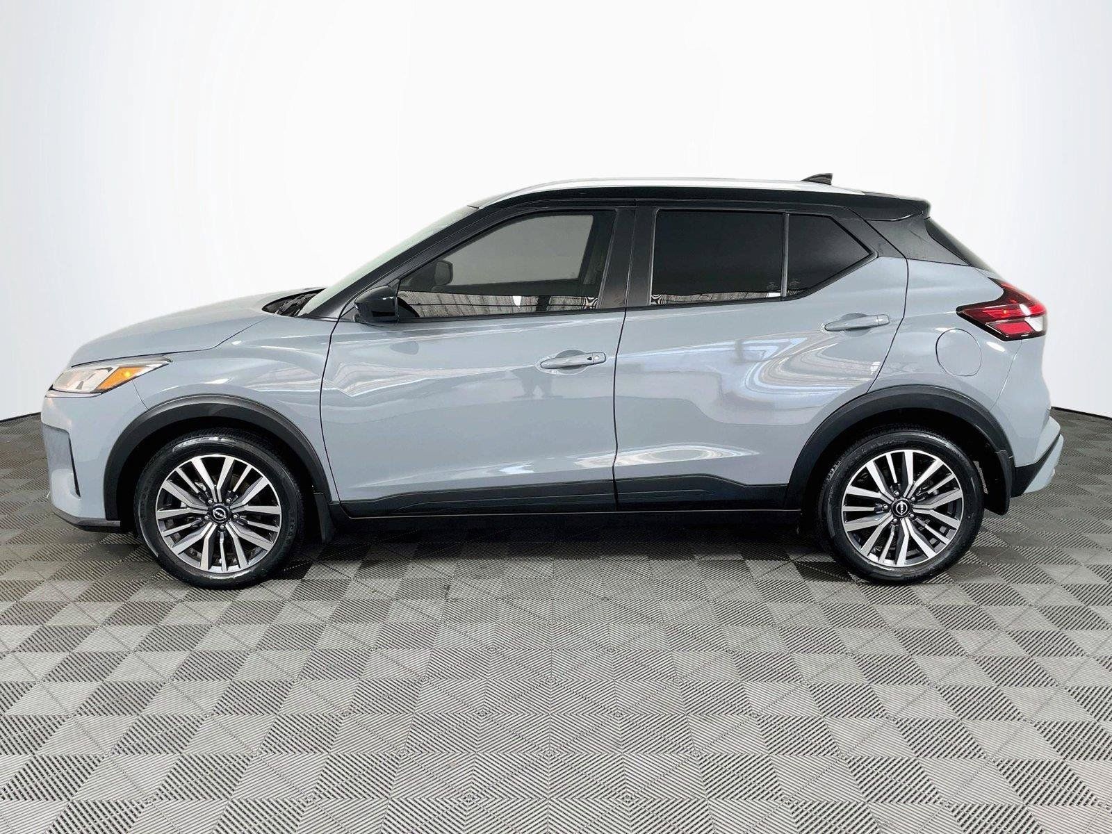 Used 2024 Nissan Kicks SV FWD image 4