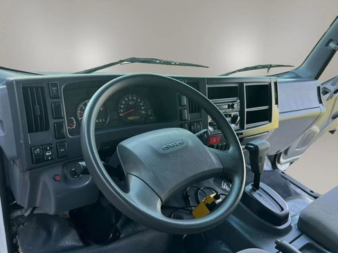 Used 2019 Isuzu NPR RWD image 7