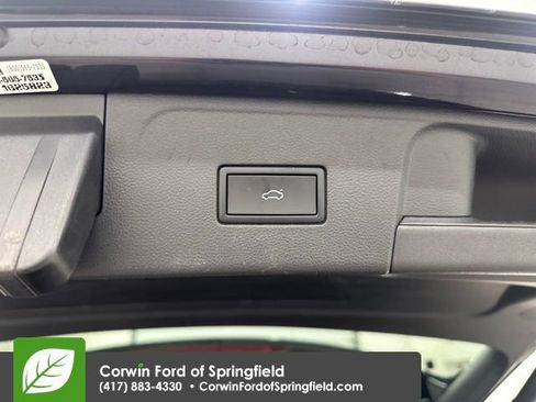 Used 2024 Volkswagen Atlas SEL Premium R-Line image 17