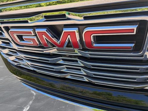 Used 2023 GMC Sierra 1500 Denali w/ Denali Reserve Package AWD/4WD image 9