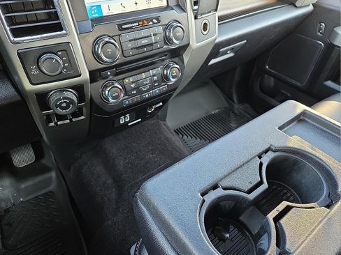 Used 2017 Ford F150 Lariat w/ Trailer Tow Package image 25