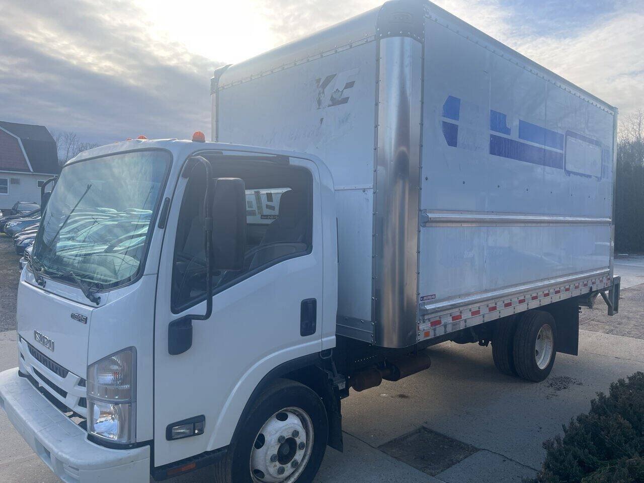 Used 2020 Isuzu NPR RWD image 2