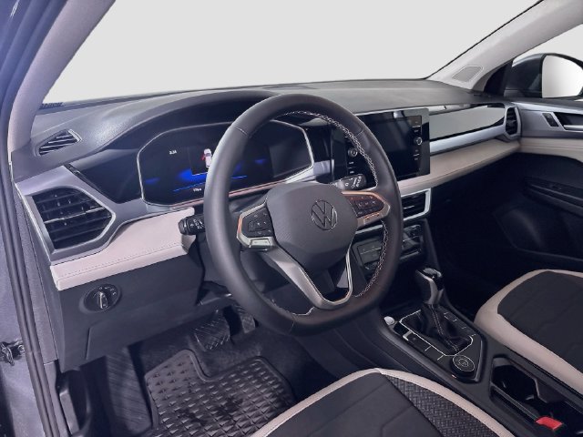 Certified 2025 Volkswagen Taos SE AWD/4WD image 9