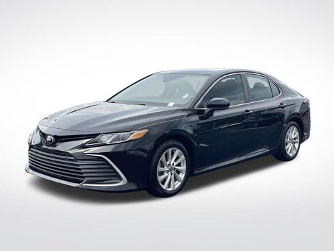 Used 2023 Toyota Camry LE FWD image 3
