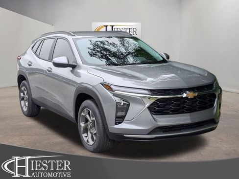 New 2026 Chevrolet Trax LT w/ Driver Confidence Package FWD image 1