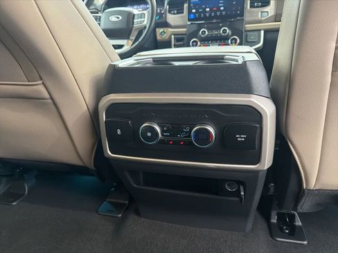 Used 2024 Ford Expedition Limited image 38