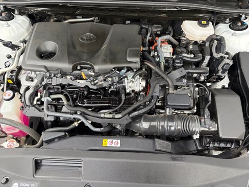 Used 2025 Toyota Camry SE FWD image 31