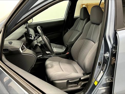 Used 2023 Toyota Corolla Cross SE image 32